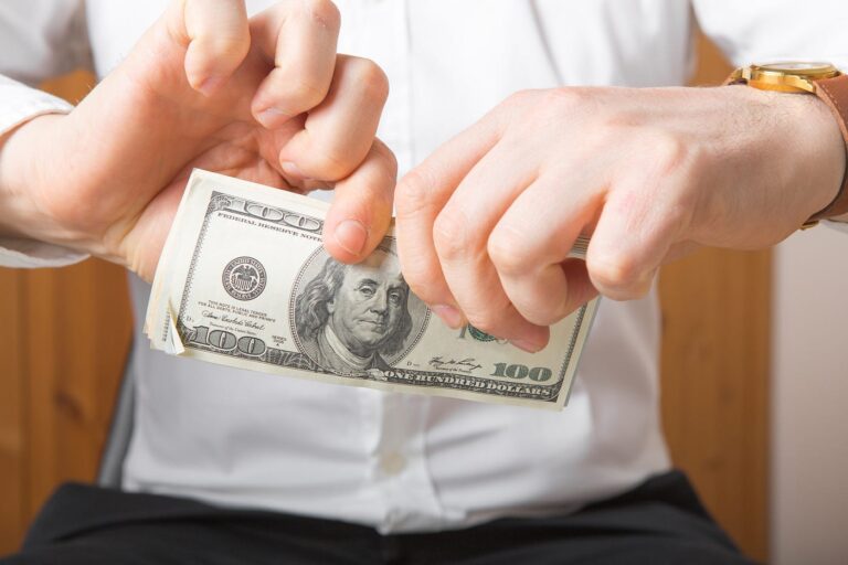 10 Money Mistakes That Are Stopping You From Getting Rich